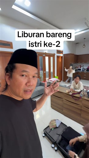 Liburan Seru Bersama Istri Kedua
