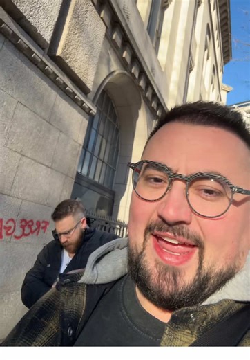 ANOTHER FULL DAY OF SLAAAYYY IN LONDON! Trying to figure out what food is my favorite. Honestly, the Thai here is way better than I expected!!! I need to try more Indian food though. Borough market was as hectic as everyone warned it would be. I think the only things that made it worth it were the strawberries and the mango sticky rice. It’s also so hard to eat there because they yell at you for standing & eating anywhere, but there’s also very minimal places to eat your food soooo ???? Idk what