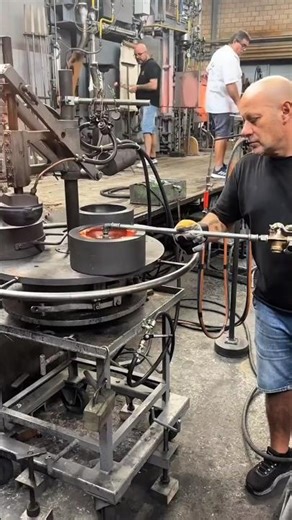 Molten Glass Meets Precision Spinning Forming Machine #glassblowing #factory #usa