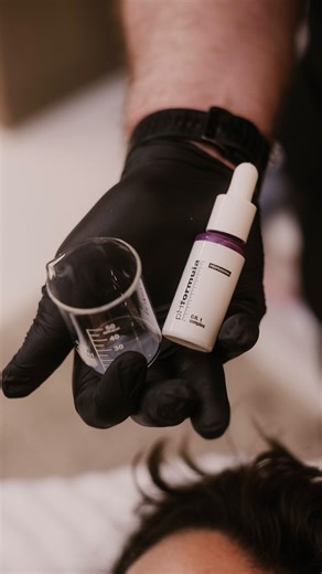 Ins & outs, glow edition ✨ Can we use January to stop comparing our skin to journeys that aren’t ours? Can we stop listening to non-expert influencers pushing things you (and your skin) don’t actually need? Can we find what works for YOU, in stead of your algorithm? Pretty please. 🙏 K thanks 💙 #aesthetician #facial #professionalskincare #capetown #johannesburg | Günther Oliver Skin Medic