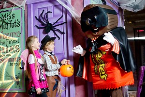 427 reactions · 148 shares | Hersheypark In The Dark opens NEXT WEEKEND for the 9 sweetest days of Halloween! Purchase your tickets now and get ready for sweets, treats, and front row seats on more than 50 family rides and 13 stops along our Trick-Or-Treat Trail! Plan Your Visit:https://bit.ly/2poavAs | Hersheypark | Facebook