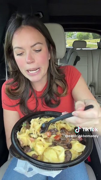 Beef tortelloni hit the spot #olivegarden #mukbang #fastfood #eatingvideo #foodreview