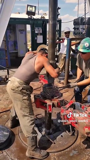 Exploring Oil Drilling Techniques and Equipment