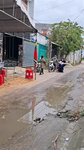 Bao năm bôn ba nơi đất khách, con gái chỉ mong ngày về báo hiếu. Nào ngờ… ngày trở về là ngày con tiễn cha đi đoạn đường cuối. Gặp cha lần cuối, nước mắt nghẹn lòng, tròn đạo làm con – vẹn nghĩa sinh thành. 🕯️ #cha #tangle #ơnnghiasinhthanh #cơsomaitanghailua #dichvutangle