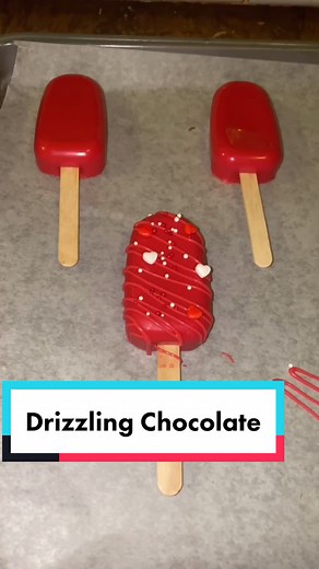 Cake Decorating: How to Drizzle Chocolate on Cakesicles