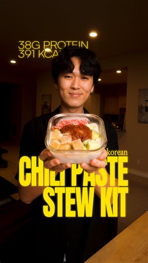 Joe Chu on Instagram: "⇩ Full Recipe 🥘 ⇩ Macros per serving: Protein: 38g Carbs: 21g Fat: 16g Calories: 391 Ingredients per 2 servings (makes 2 portions of soup): - 1 zucchini, whole - 1 yellow onion, medium - 1/2 block medium firm tofu - 4 oz thinly sliced chuck steak - 3 cups chicken bone broth - 1 tbsp gochujang (korean red chili paste) - 1/2 tbsp gochugaru (korean spicy chilli flakes) - 1 tbsp doenjang (fermented soybean paste) - 1 tbsp minced garlic - 1 tbsp soy sauce How to make it yourse