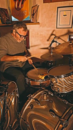 Ash Soan on Instagram: "Afternoon 🙏🏼🥁❤️ Should give praise to dear @mononeon for the bass loop!!! 👊🏼"