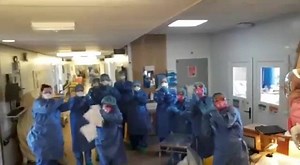 Stay home, safe lives: the team from St Paul’s Ward at Beaumont Hospital give a huge round of applause to everyone staying at home to protect themselves and others. ⁣ ⁣ By staying at home, you’re playing your part to minimise the community spread of COVID-19. ⁣ ⁣ Stay home to protect yourself, your loved ones, your neighbours and our community.⁣ ⁣ Stay home to protect our frontline workers.⁣ ⁣ ⁣ Video: Dr Laura Durcan, Consultant Rheumatologist at Beaumont Hospital. | Royal College of Surgeons i