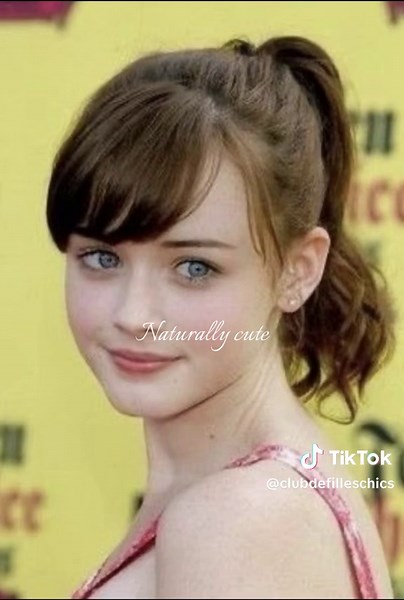 Naturally cute = Round faces, soft features, minimal to no makeup, button/straight noses, and youthfullness. Take notes @Cute Maxxing #cute #dollbeauty #naturallycute #beauty #chic