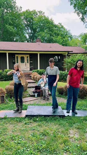 Exploring Clogging, Flatfoot, and Buck Dancing Styles