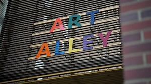 Imagine your vacation in place where you can explore the outdoors, take a trip back in time and enjoy all the luxuries of an affordable, and walkable city! #visitspringfield #walkable #tourism #vacation #summer2022 #familyfun TRAVEL magazine Enjoy Illinois | Visit Springfield