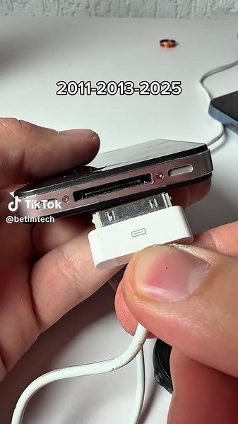 How the iPhone evolved from 2011 to 2025 😨 #iphone#iphone17#betimmb#apple#iphone4