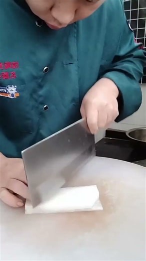 How to Use Chef Knife Skills for a Satisfying Vegetable Chopping Trick
