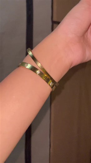 Stylish Bangle Bracelets for Women: Gift Ideas